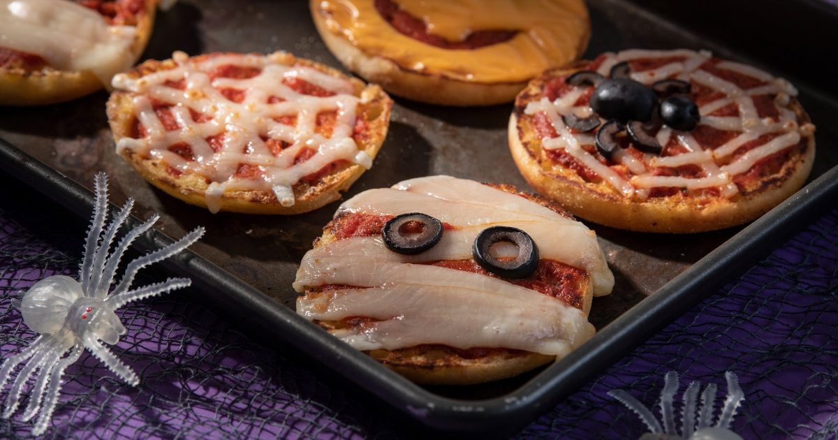 Mini Halloween Pizzas | Aunt Millie's
